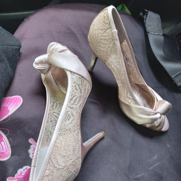 Papell high classic high heels. - Picture 5 of 8